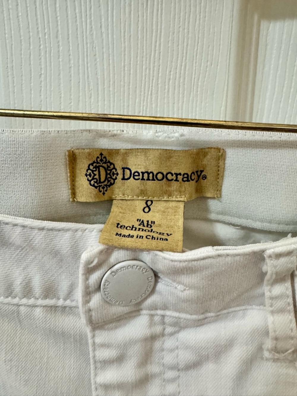 Democracy “Ab” solution bootcut white raw hem jeans, size 8, perfect - Picture 4 of 6